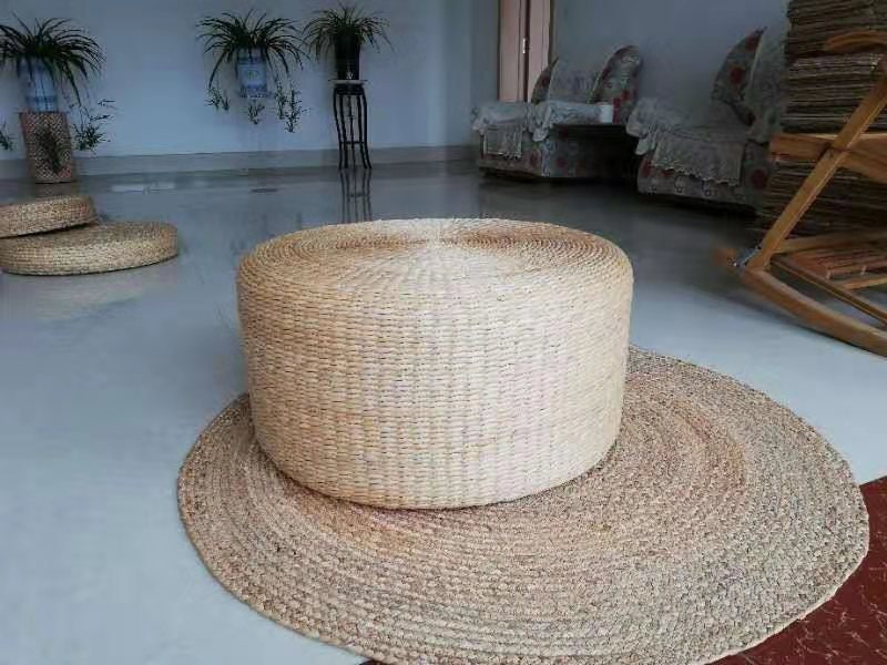 Round straw floor cushion