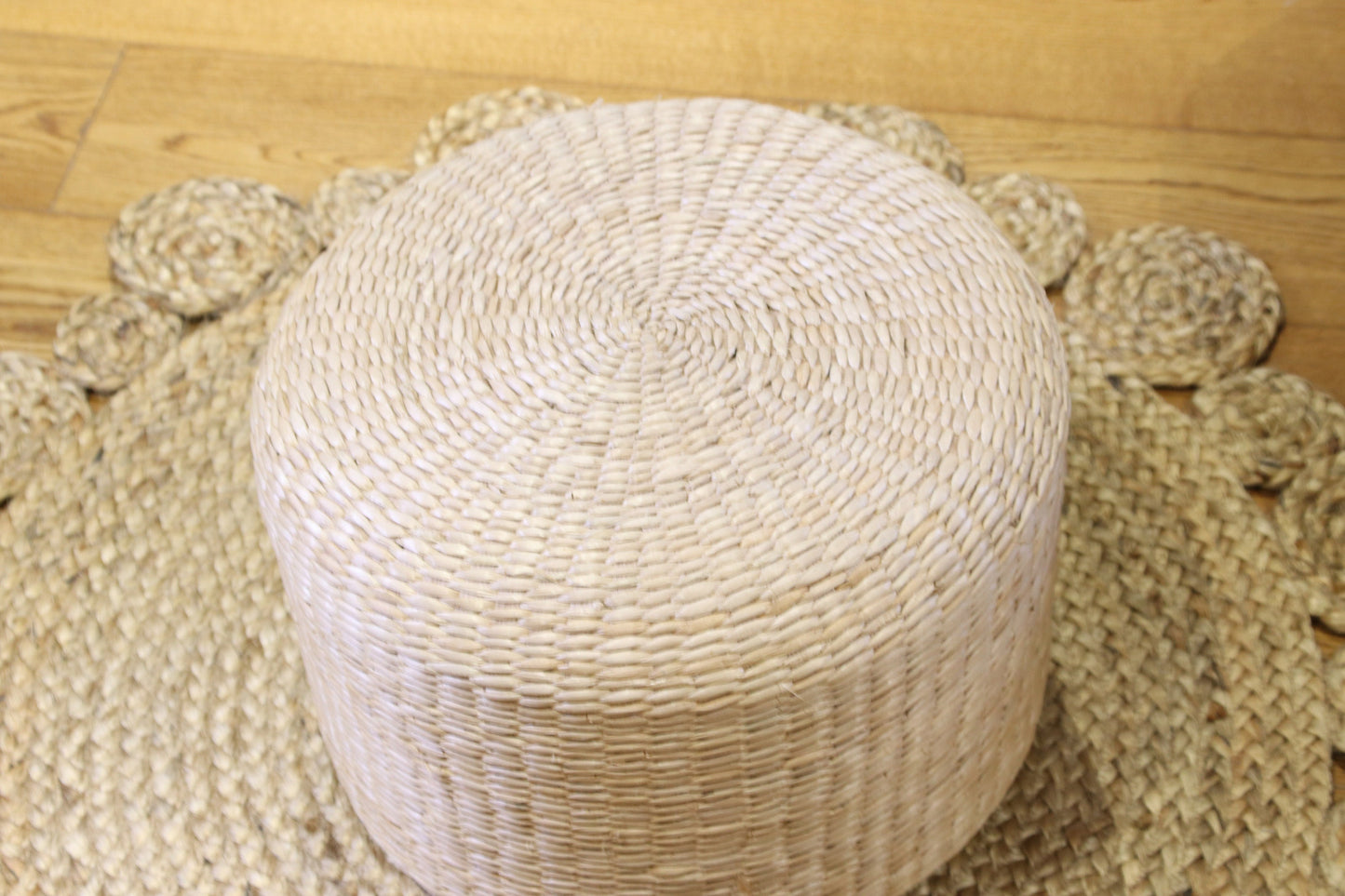 Round straw floor cushion