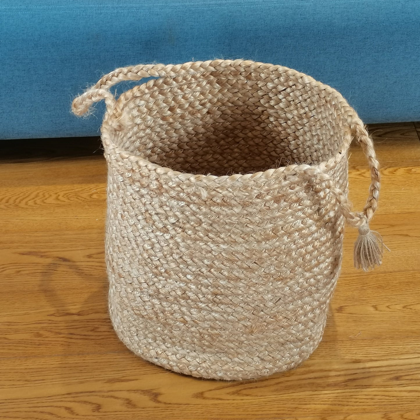 Large strong jute baskets with tassels