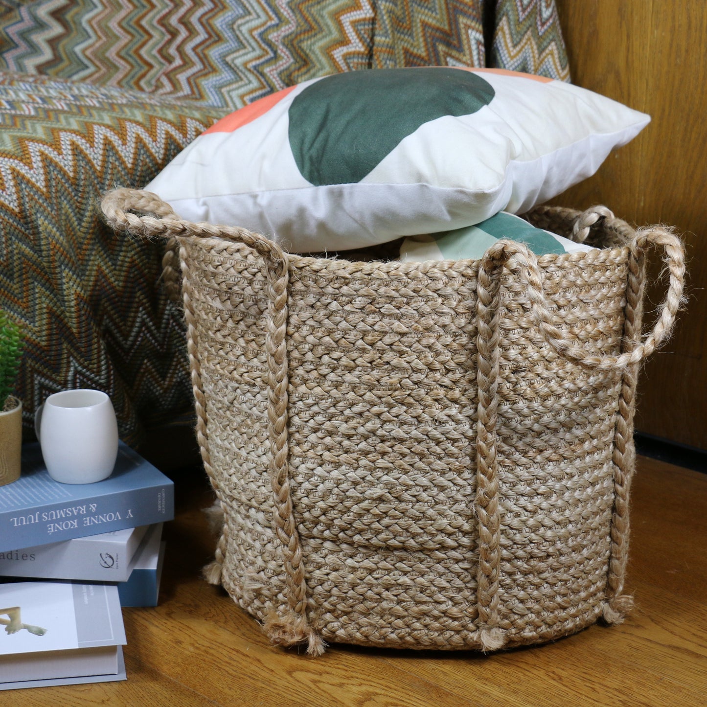 Large jute baskets with four jute handles