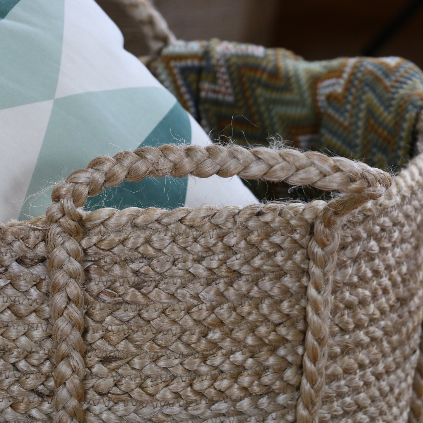 Large jute baskets with four jute handles