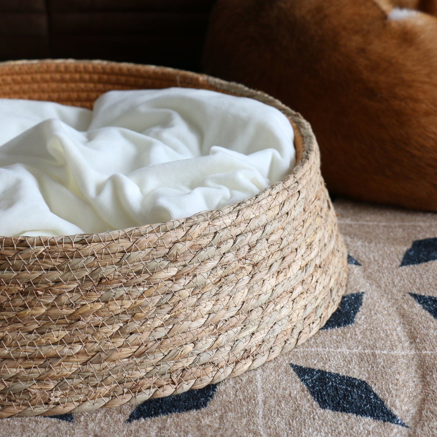 Rustic round straw and cotton rope cat bed