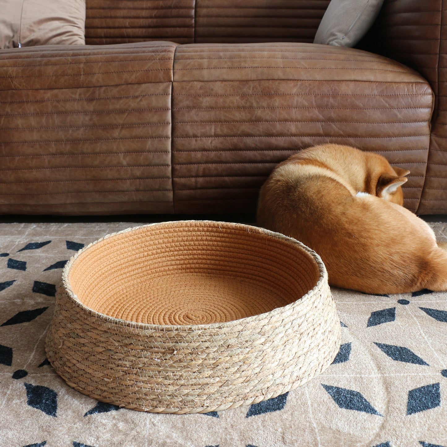 Rustic round straw and cotton rope cat bed