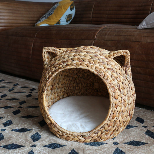 Lovely straw cat house/ pet cave