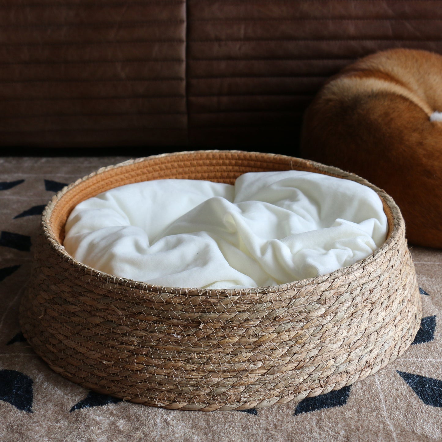 Rustic round straw and cotton rope cat bed